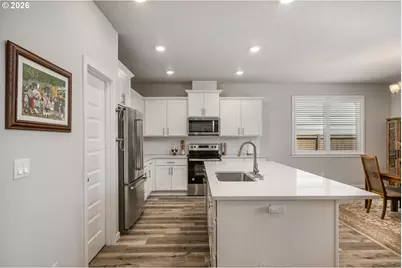 390 S 8th St, Carlton, OR 97111 - Photo 13