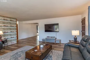 225 SE Stevenson Ave, Myrtle Creek, OR 97457 - Photo 7