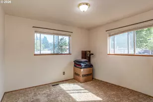 225 SE Stevenson Ave, Myrtle Creek, OR 97457 - Photo 25