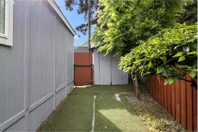 9700 SW Tualatin Rd #18, Tualatin, OR 97062 - Photo 23