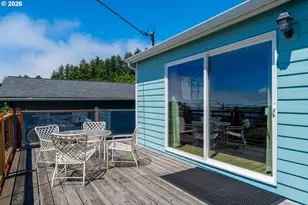 645 SE 4th St, Newport, OR 97365 - Photo 3
