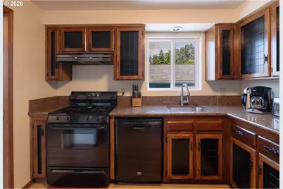 645 SE 4th St, Newport, OR 97365 - Photo 7