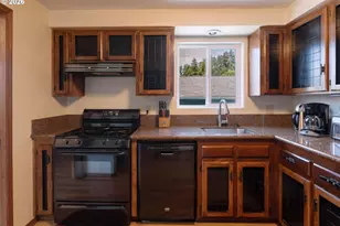 645 SE 4th St, Newport, OR 97365 - Photo 7