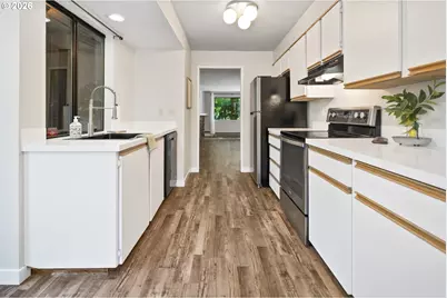 14822 SW 109th Ave, Portland, OR 97224 - Photo 9