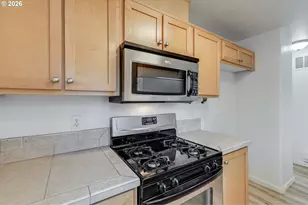 10857 SW Canterbury Ln, Tigard, OR 97224 - Photo 11