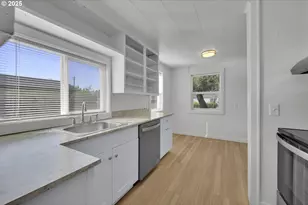 455 S 38th St, Springfield, OR 97478 - Photo 21