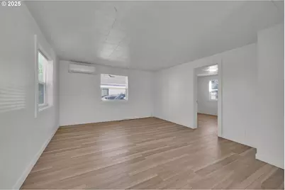 455 S 38th St, Springfield, OR 97478 - Photo 13