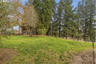 1824 NE Waterfront St, Newberg, OR 97132 - Photo 9