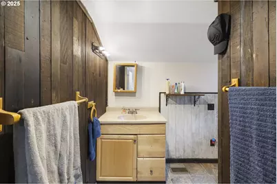 1824 NE Waterfront St, Newberg, OR 97132 - Photo 23