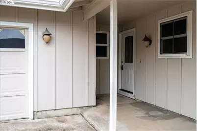 3648 Plumtree Dr, Eugene, OR 97402 - Photo 3