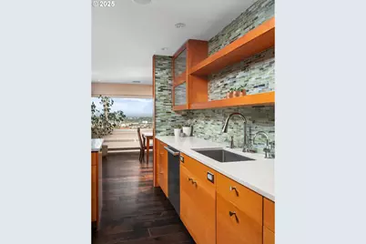 2323 SW Park Pl #1006, Portland, OR 97205 - Photo 17