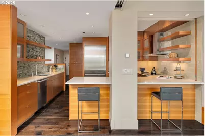 2323 SW Park Pl #1006, Portland, OR 97205 - Photo 13