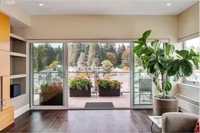 2323 SW Park Pl #1006, Portland, OR 97205 - Photo 3