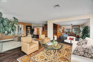 2323 SW Park Pl, Portland, OR 97205 - Photo 9