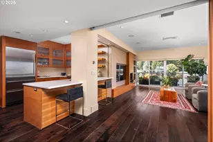 2323 SW Park Pl, Portland, OR 97205 - Photo 21