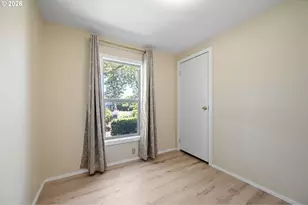 1400 Candlelight Dr, Eugene, OR 97402 - Photo 11