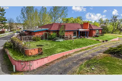 24 NE Mount Hebron Dr, Pendleton, OR 97801 - Photo 1