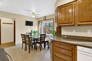 14530 NE Knott Ct, Portland, OR 97230 - Photo 11