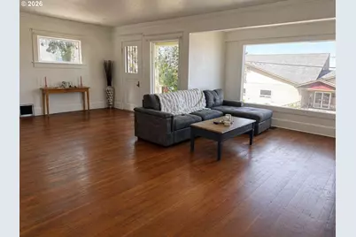 322 W C St, Rainier, OR 97048 - Photo 9