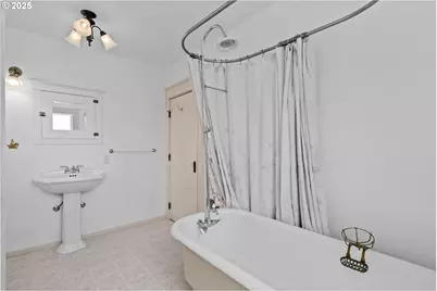 322 W C St, Rainier, OR 97048 - Photo 27