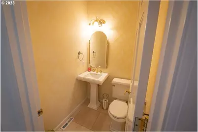 3338 Lakeside Dr, Eugene, OR 97401 - Photo 21