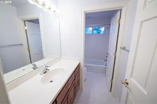 3338 Lakeside Dr, Eugene, OR 97401 - Photo 35