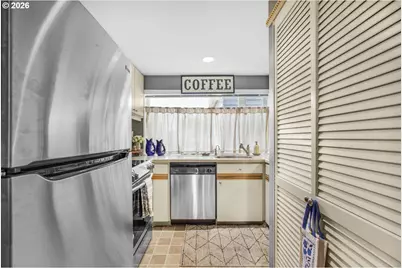 91 N Hayden Bay Dr, Portland, OR 97217 - Photo 11