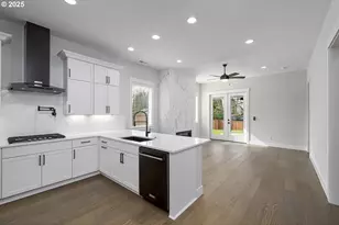 15205 S E Towers Ter, Milwaukie, OR 97267 - Photo 9