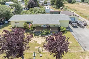 185 N 6th St, Lakeside, OR 97449 - Photo 5