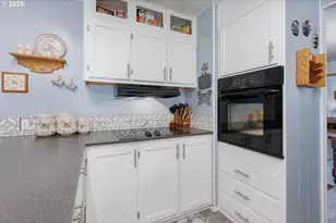 185 N 6th St, Lakeside, OR 97449 - Photo 17