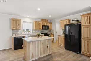 1551 A St, Springfield, OR 97477 - Photo 5