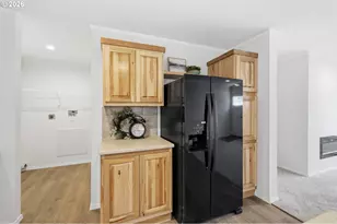 1551 A St, Springfield, OR 97477 - Photo 7