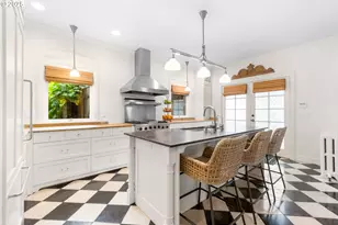 2547 SW Hillcrest Dr, Portland, OR 97201 - Photo 17