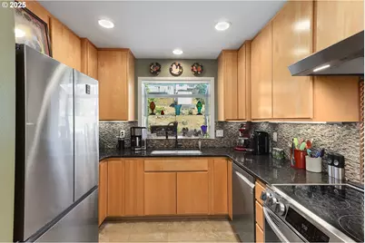 405 Elrod Ave, Maupin, OR 97037 - Photo 9