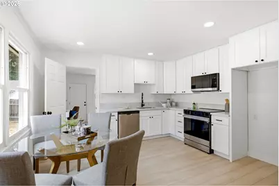 2372 SE 141st Ave, Portland, OR 97233 - Photo 9