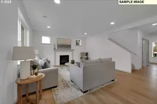 888 S 9th St, Harrisburg, OR 97446 - Photo 3