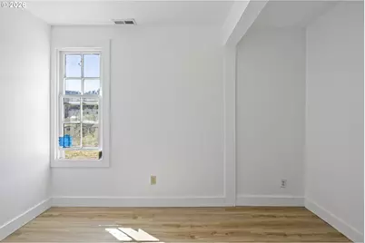 330 NE 1st St, Oakland, OR 97462 - Photo 17