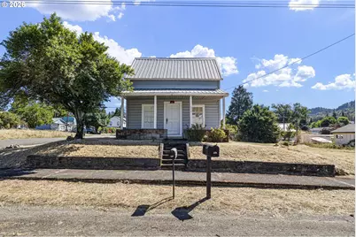 330 NE 1st St, Oakland, OR 97462 - Photo 29
