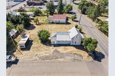 330 NE 1st St, Oakland, OR 97462 - Photo 41