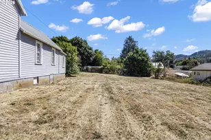 330 NE 1st St, Oakland, OR 97462 - Photo 39