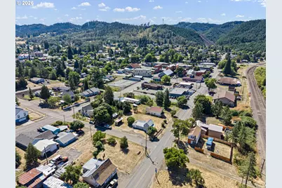 330 NE 1st St, Oakland, OR 97462 - Photo 47