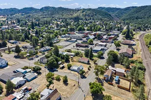 330 NE 1st St, Oakland, OR 97462 - Photo 47