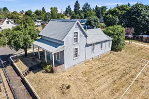330 NE 1st St, Oakland, OR 97462 - Photo 31