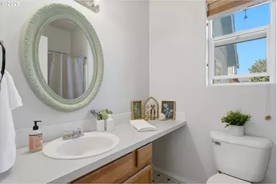 1367 Constitution Ave, Woodburn, OR 97071 - Photo 15