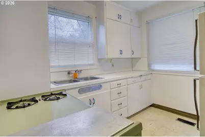5730 SW Shattuck Rd, Portland, OR 97221 - Photo 25