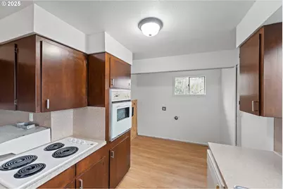 1392 N 8th St, Coos Bay, OR 97420 - Photo 9