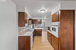 1392 N 8th St, Coos Bay, OR 97420 - Photo 11