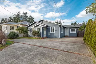 1326 Lakeshore Dr, Coos Bay, OR 97420 - Photo 1