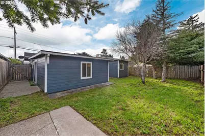 1326 Lakeshore Dr, Coos Bay, OR 97420 - Photo 31