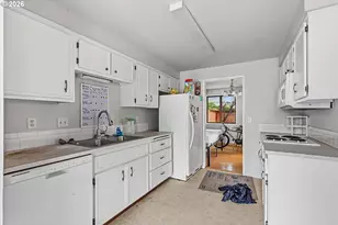 5783 SW 204th Pl, Beaverton, OR 97078 - Photo 9